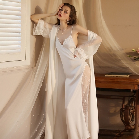 https://weoowe.com/images/thumbs/0000499_lace-trimmed-silk-robe-chemise-set_450.jpeg